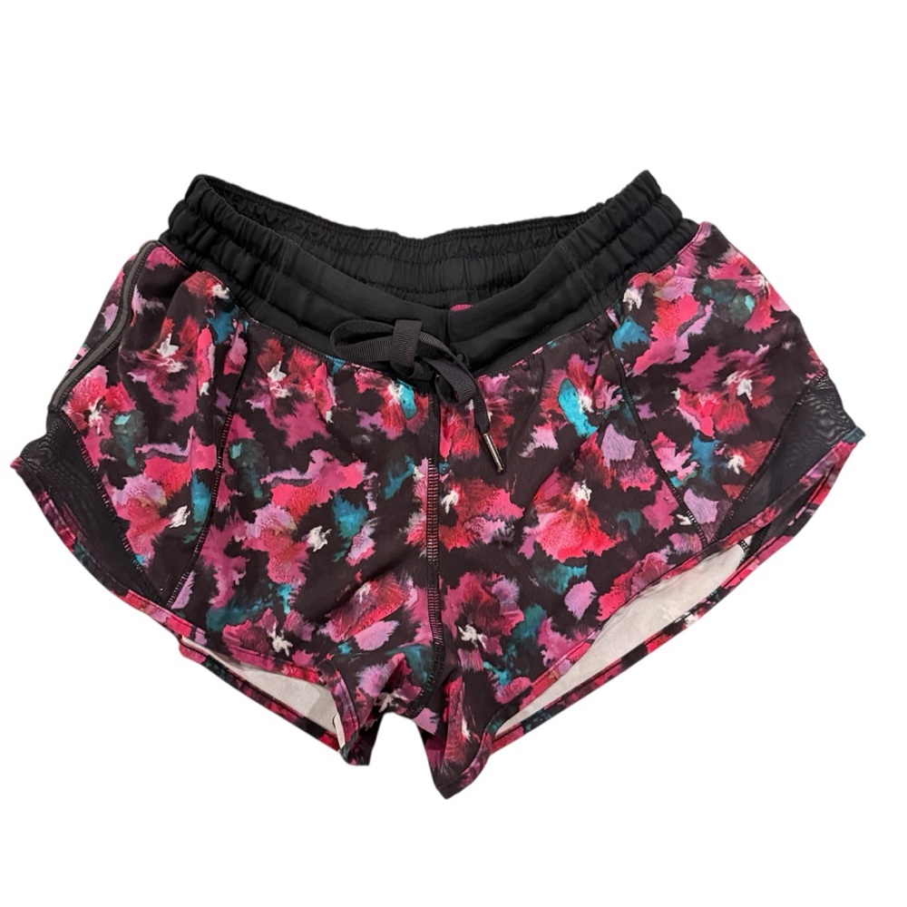 Lululemon Sz 4 Hotty Hot 2.5" Short  Mini Midnight Bloom Black Deep Fuchsia